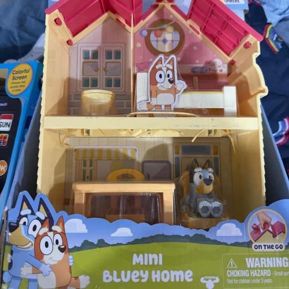 Bluey mini home - Picture 2 of 2